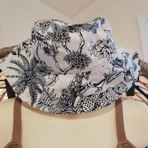 H&M Jungle bucket hat